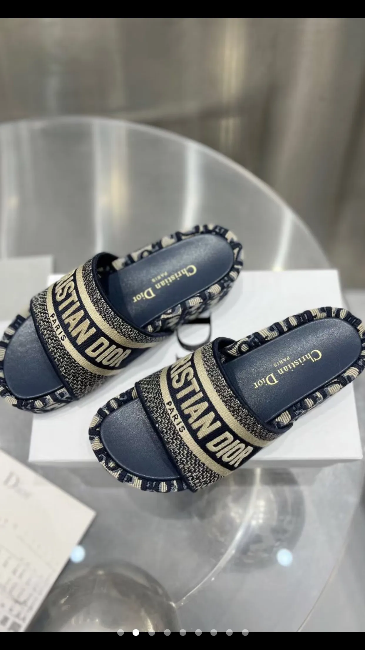 👟👟Ex-factory price 400👟👟 Women's shoes, women's clothing, classic hot-selling models continue to... 🎈Best-selling pair of Dior DIOR wedge-heeled waterproof platform slippers DIORBLIQUE pattern jacquard embroidered prince, 🪡designed with classic logo embroidery craft elements. D’s most popular series in the past two years is really great! Super wow! 😘 Retro literary and fresh style, one of the must-have items in spring and summer 👏 💙Buy genuine products and reproduce them, synchronized with ten colors at the counter 💛High version of three-dimensional jacquard embroidered upper, cowhide lining 💚Original molded custom outsole, non-slip and wear-resistant Heel height: 5Cm, long legs to wear Comes with a full set of exquisite packaging Code number: 34-43 (34, 41, 42, 43 are custom-made and cannot be returned or exchanged)